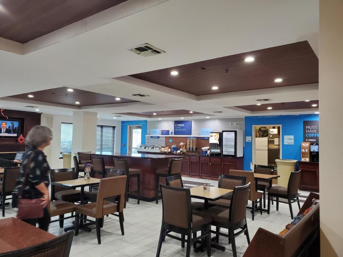 Holiday Inn Express & Suites San Antonio West Sea World Area By Ihg Exterior foto