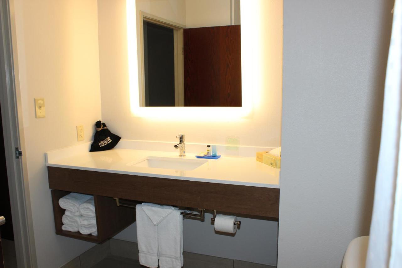 Holiday Inn Express & Suites San Antonio West Sea World Area By Ihg Exterior foto